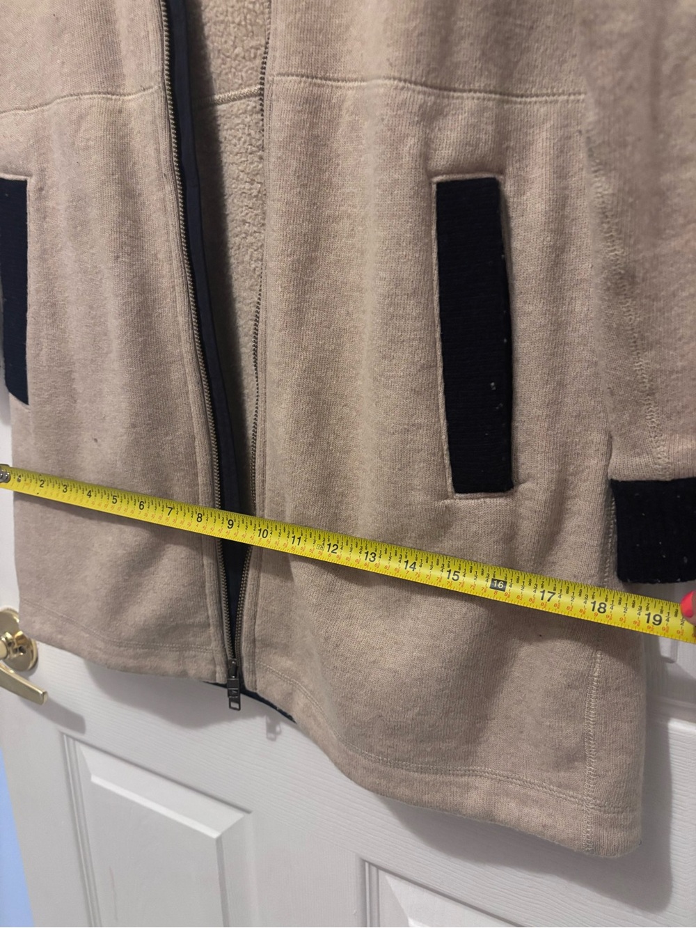 Patagonia Beige Hooded Zip Jacket with Blue Accents - Picture 11 of 11